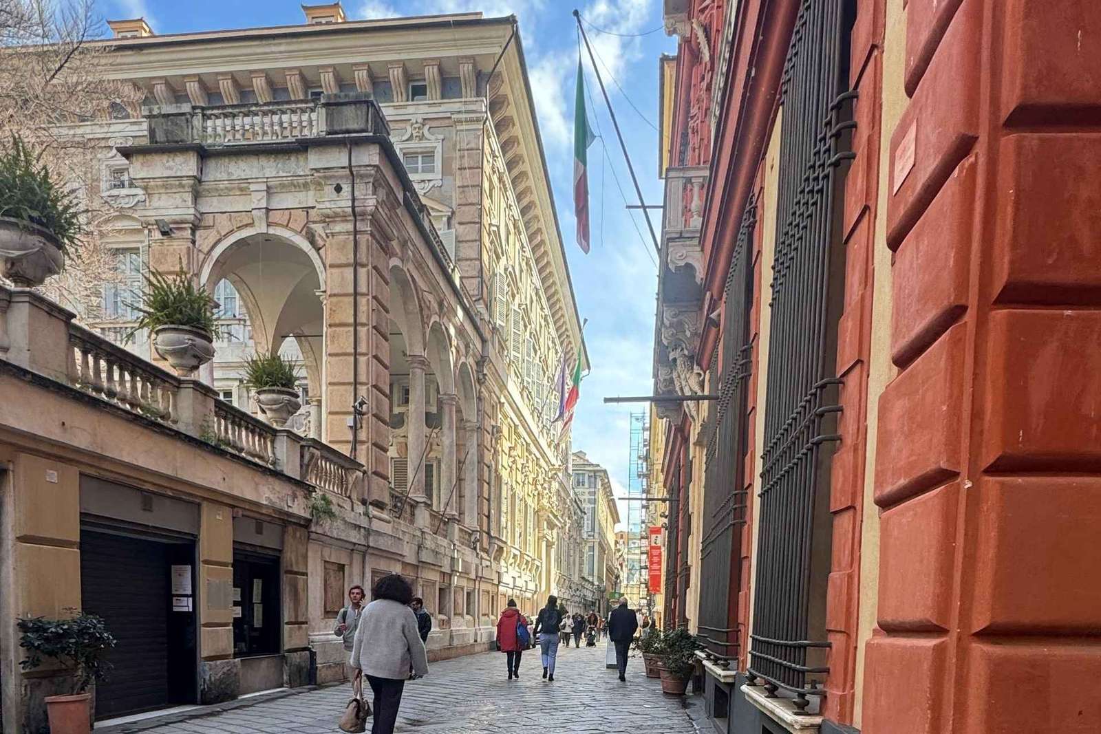 Genua: Elektroroller-Verleih im historischen Zentrum