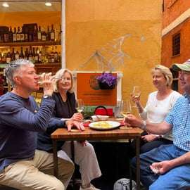 Vinprovning i Genua med pesto och focaccia vid Columbus hus