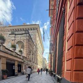 Genua: Elektroroller-Verleih im historischen Zentrum