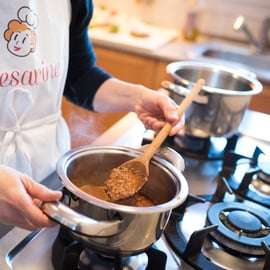 Gênova: Aula de culinária de massas e tiramisu na casa de um morador local