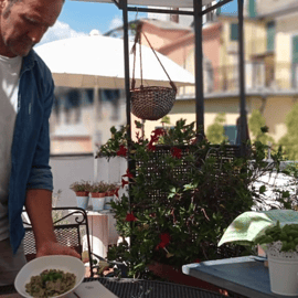 Cours de cuisine à Gênes : pesto et pâtes en rooftop