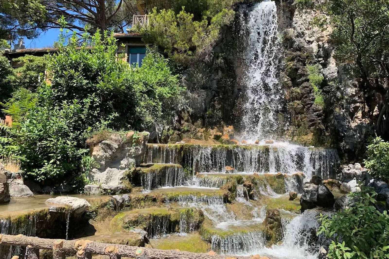 Excursão ao Castelletto com jardins e cachoeira em Gênova