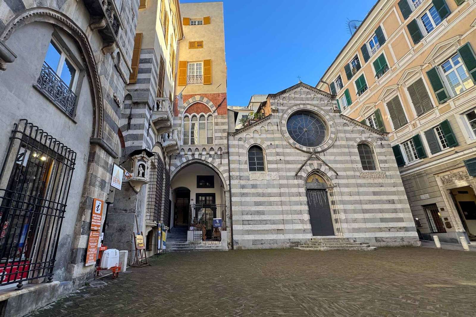 DEPOSITO BAGAGLI - BAGAGEOPSLAG GENOA CENTRUM